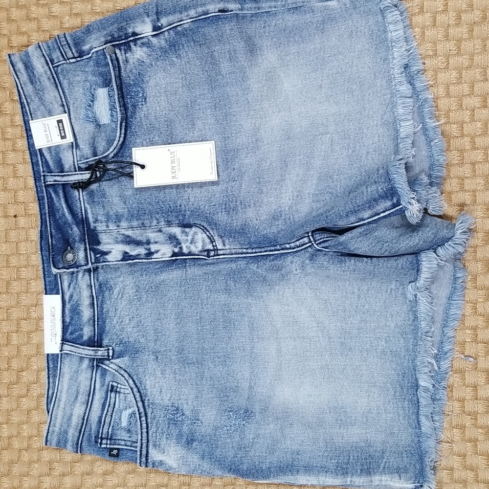 Judy Blue Mid Rise Shorts.